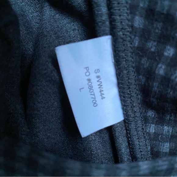 Vuori Black and Gray Checkered Elevation Leggings Pants Yoga - Picture 9 of 9